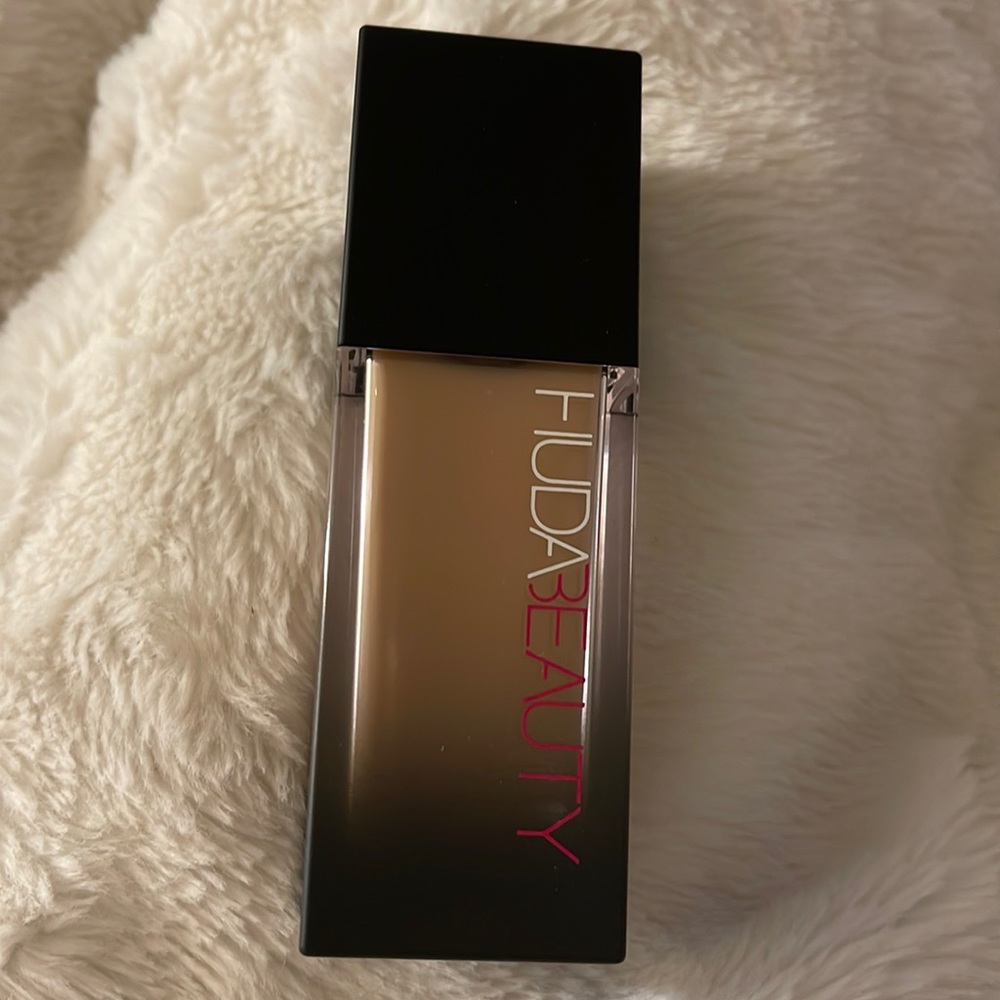 HUDA BEAUTY #FauxFilter Luminous Matte Foundation Cheesecake 250G